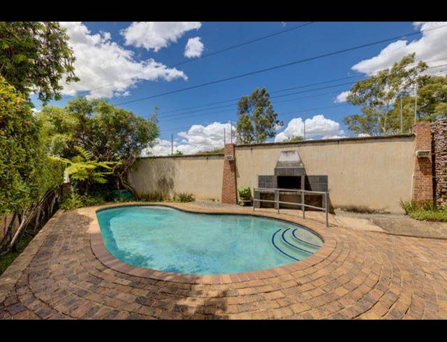 2 BEDROOM APARTMENT FOR SALE IN SUNNINGHILL